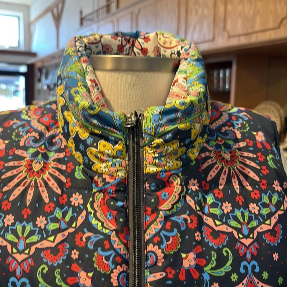 Johnny Was Puffy Floral Patterned Vest with Stand-Up Collar . it’s reversible! - Picture 2 of 9